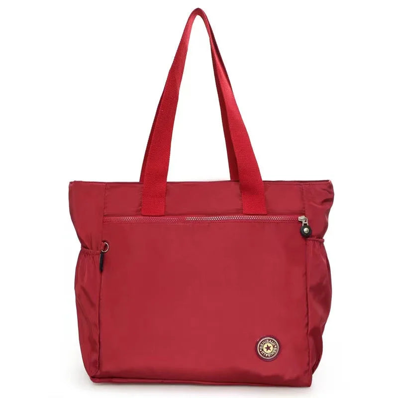 Große Damen Einkaufstasche aus Nylon mit viel Stauraum und praktischem Design