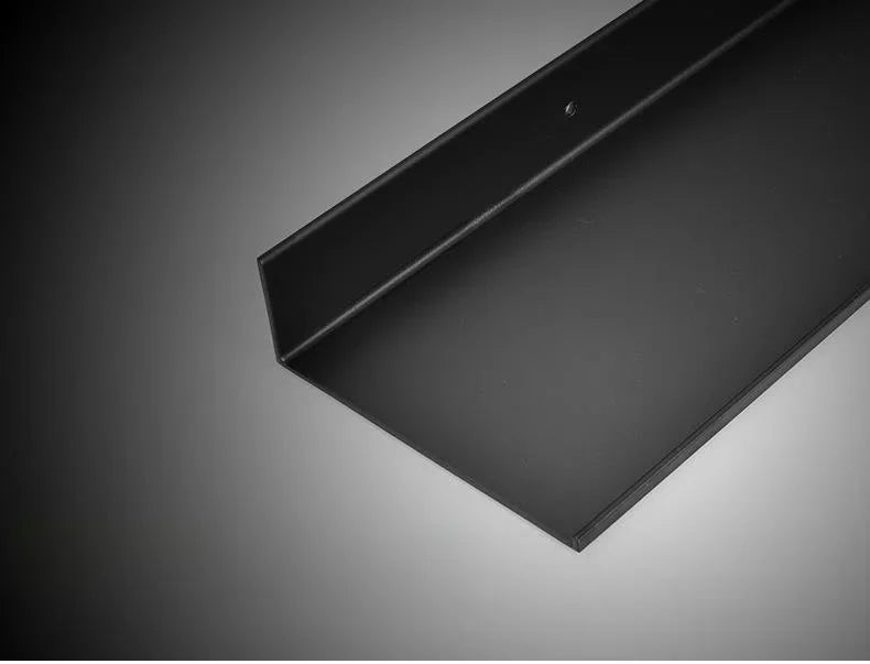 Platzsparendes Bad Regal aus schwarzem Aluminium