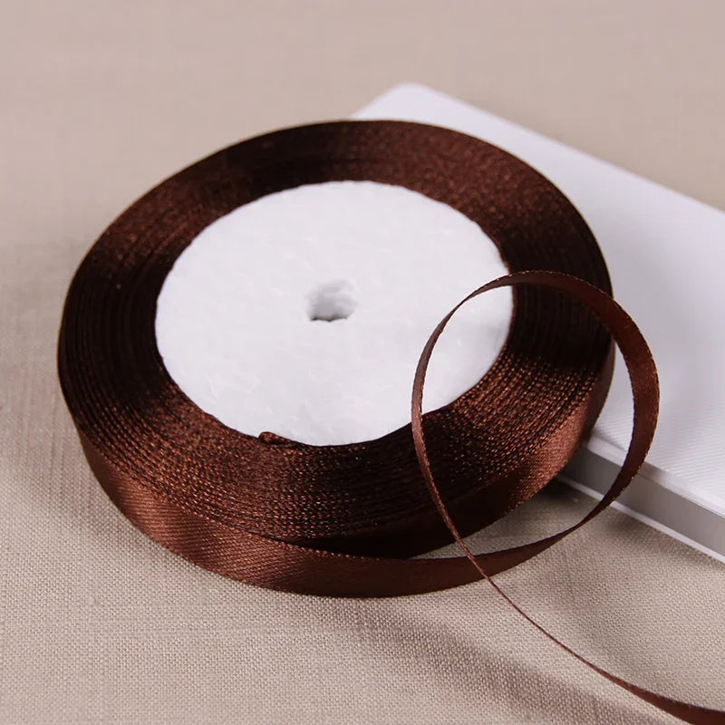 Vielseitiges Polyesterband für Dekoration und Bastelprojekte