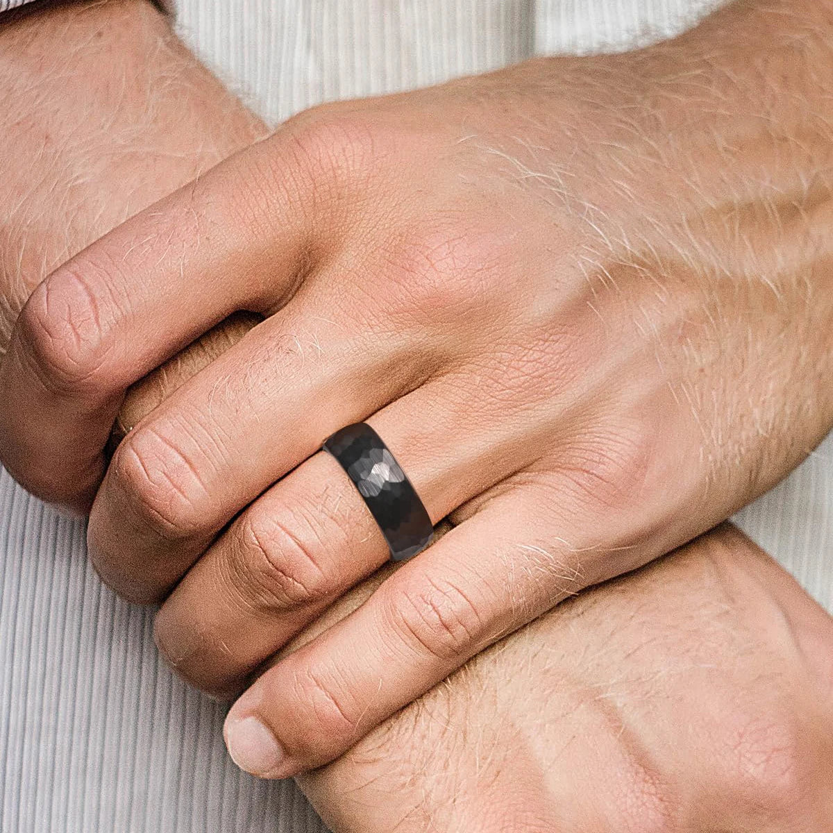 Modischer gehämmerter Titan Edelstahlring für Männer und Frauen schwarz-Yabubest - Home & More