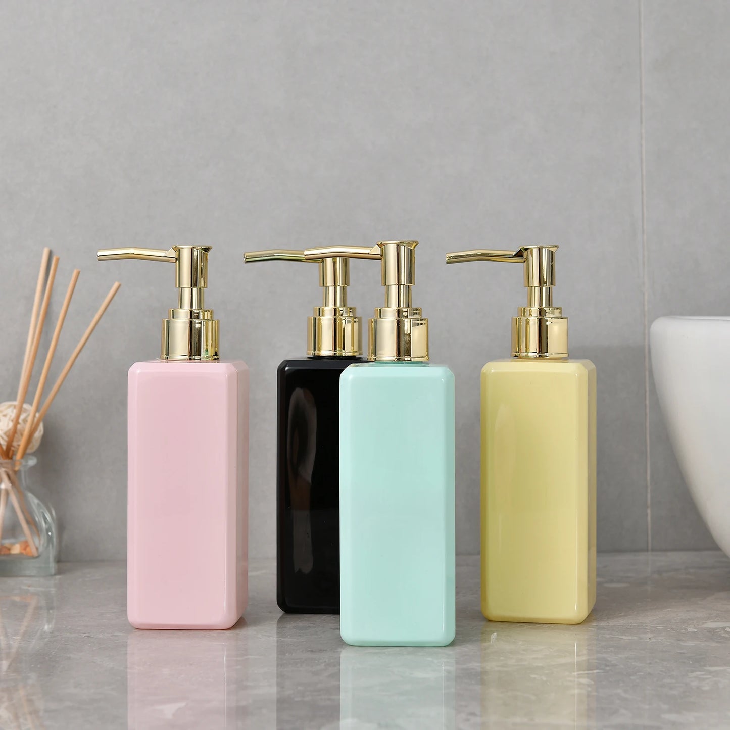 250ml Quadratischer Seifenspender für Bad & Küche – Kunststoff Nachfüllflasche