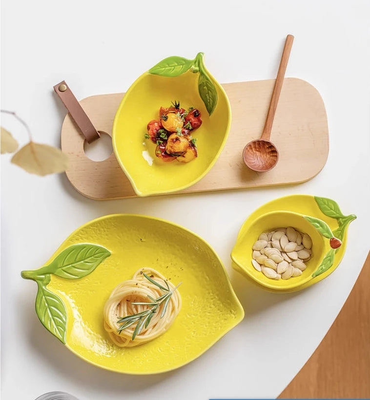 Handbemalte Keramikplatte mit kreativem Zitronendesign für die Küche