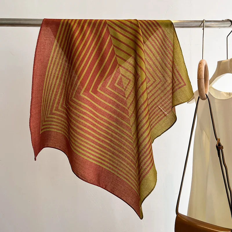 Vielseitiges Halstuch mit Druckmuster für Damen und alle Jahreszeiten