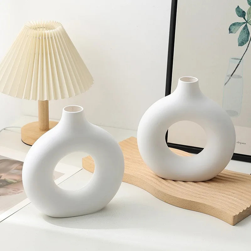 Moderne Reinweiße Donut Design Vase für stilvolle Tischdeko