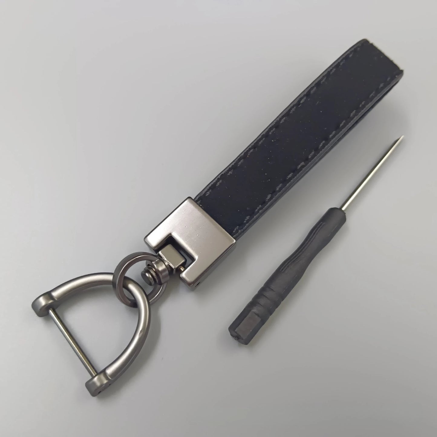 Minimalistischer Schlüsselanhänger aus Zinklegierung mit Kratzschutz