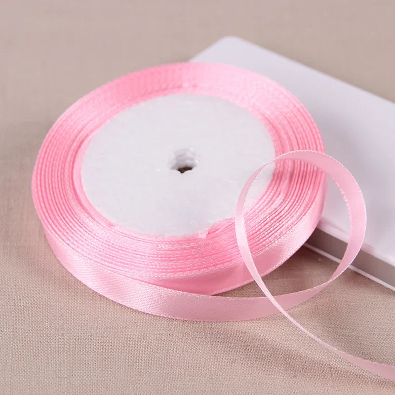 Vielseitiges Polyesterband für Dekoration und Bastelprojekte