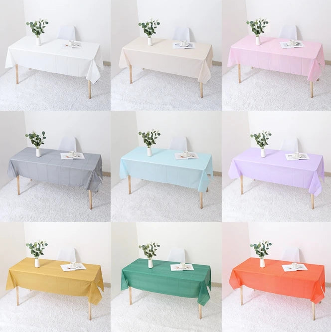 Praktische weiße Einweg-Tischdecke für Partys und Picknick