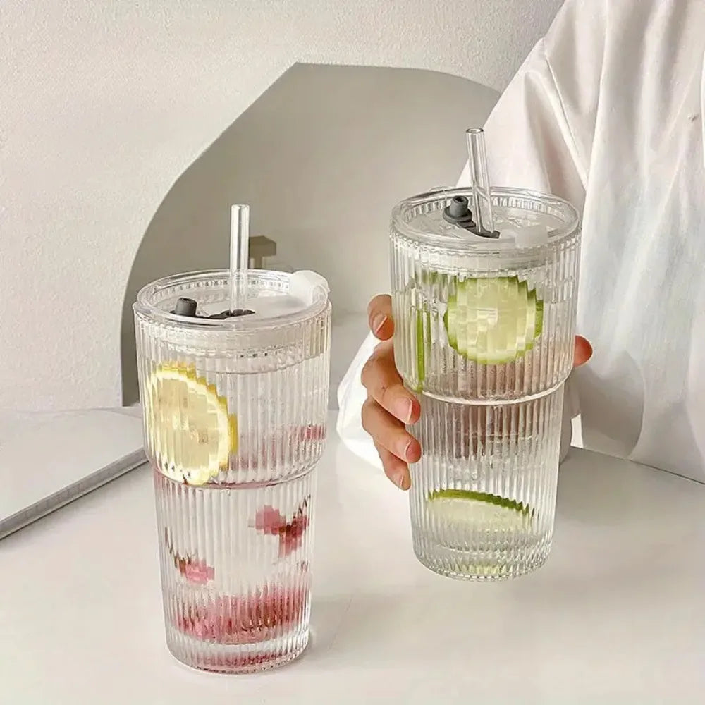 Eleganter Glasbecher 600ml mit Deckel und Strohhalm für vielseitigen Genuss