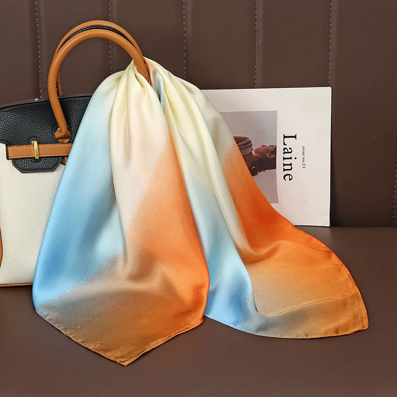 Eleganter Satin Schal mit Druckmuster für Damen als vielseitiges Accessoire