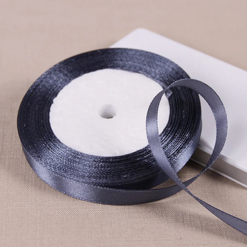 Vielseitiges Polyesterband für Dekoration und Bastelprojekte