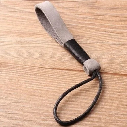 Handgemachter Schlüsselanhänger aus echtem Rindsleder in verschiedenen Designs