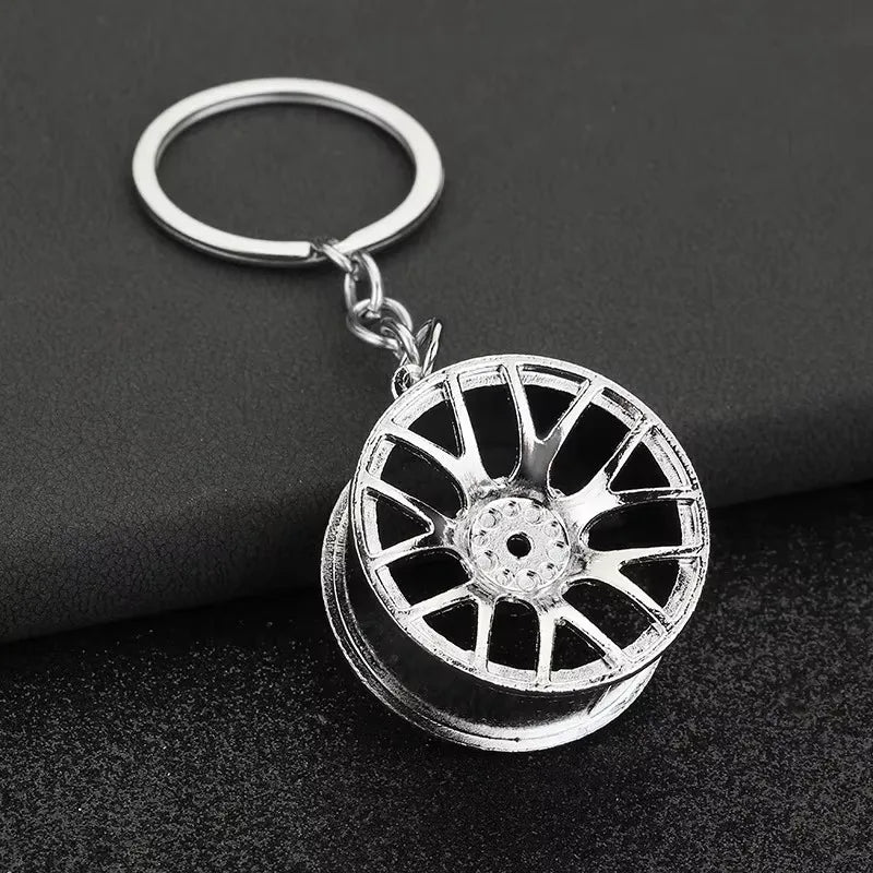 Robuster Edelstahl Schlüsselanhänger im Autoteile-Design – Perfektes Männergeschenk