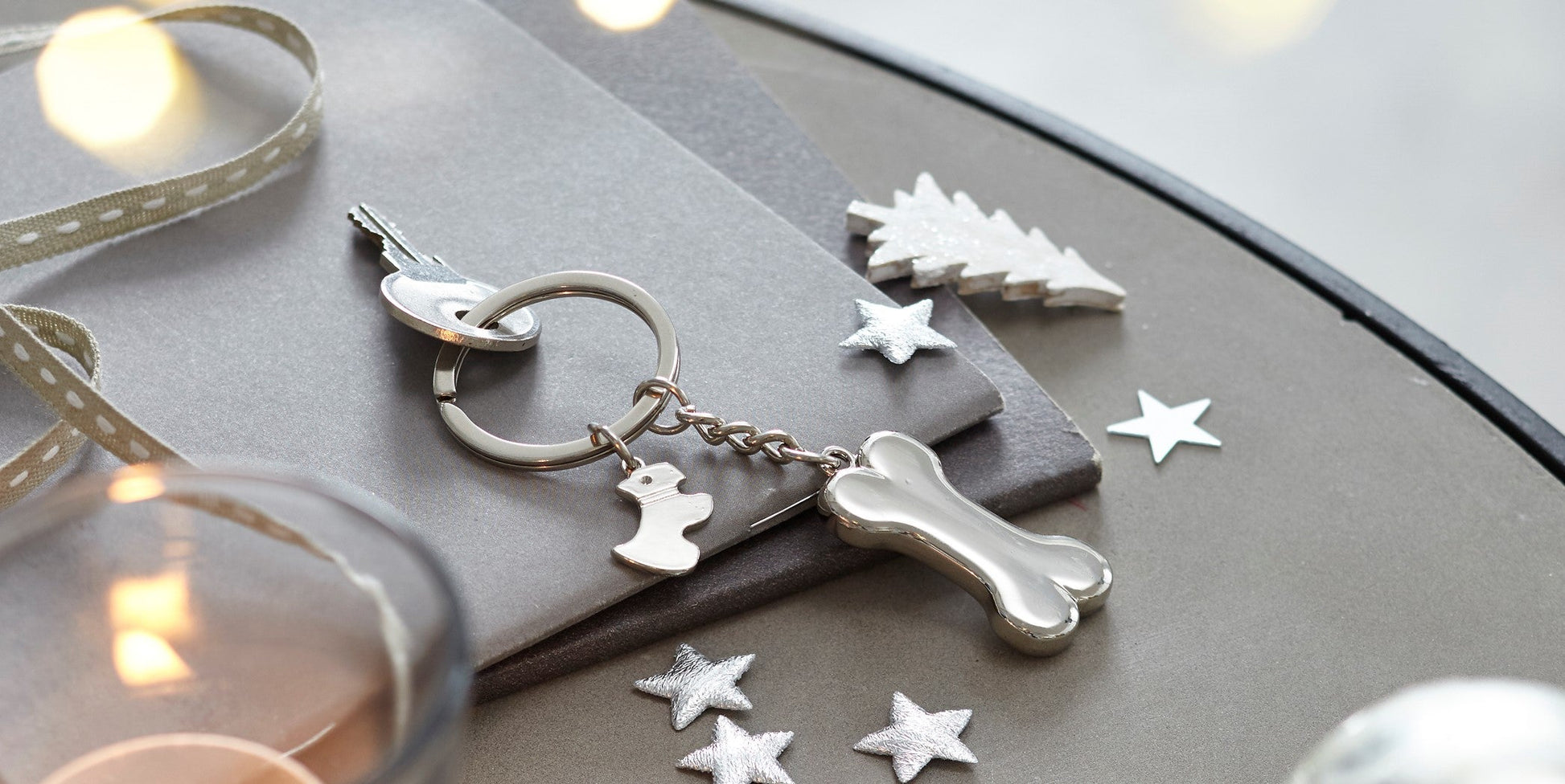 Schlüsselanhänger Knochen aus rostfreiem Edelstahl mit Hundemotiv-SABRO GmbH