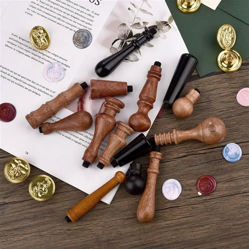 Ergonomische Griffe aus Birnenholz für Stempel und Wachssiegel