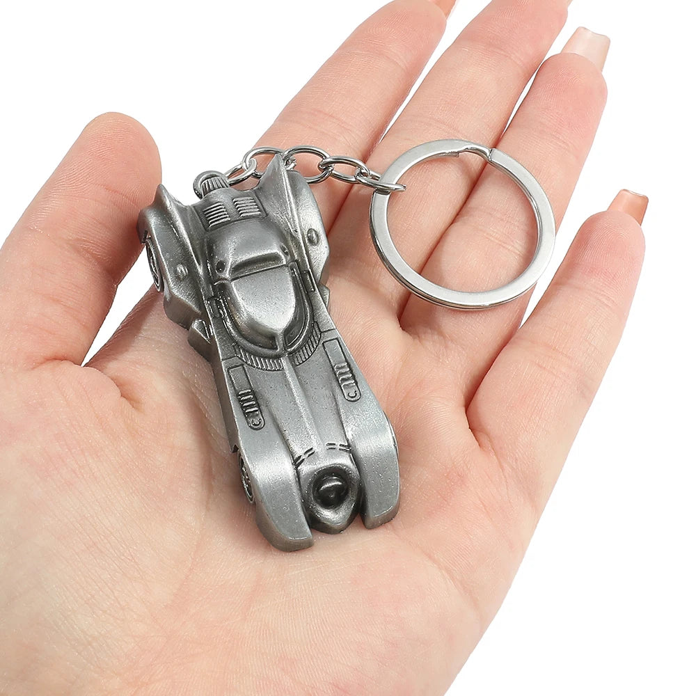 Stylischer Batman Batmobil Schlüsselanhänger aus robustem Vintage Metall mit Karabiner