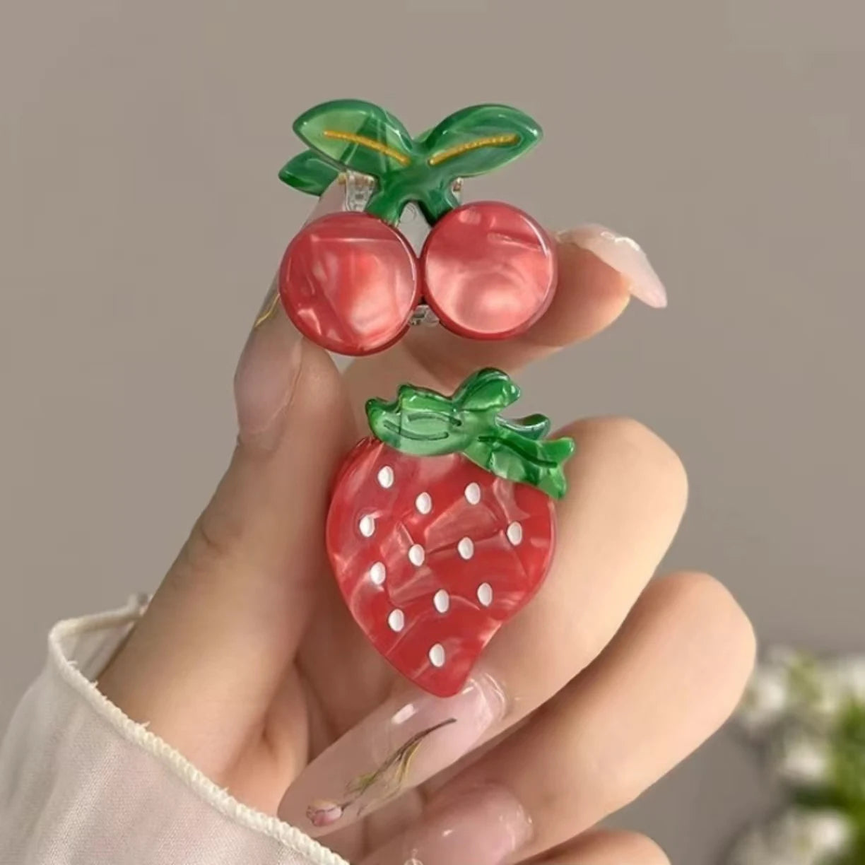 Niedliche Cartoon Haarnadeln mit Früchte Motiven aus Kunststoff