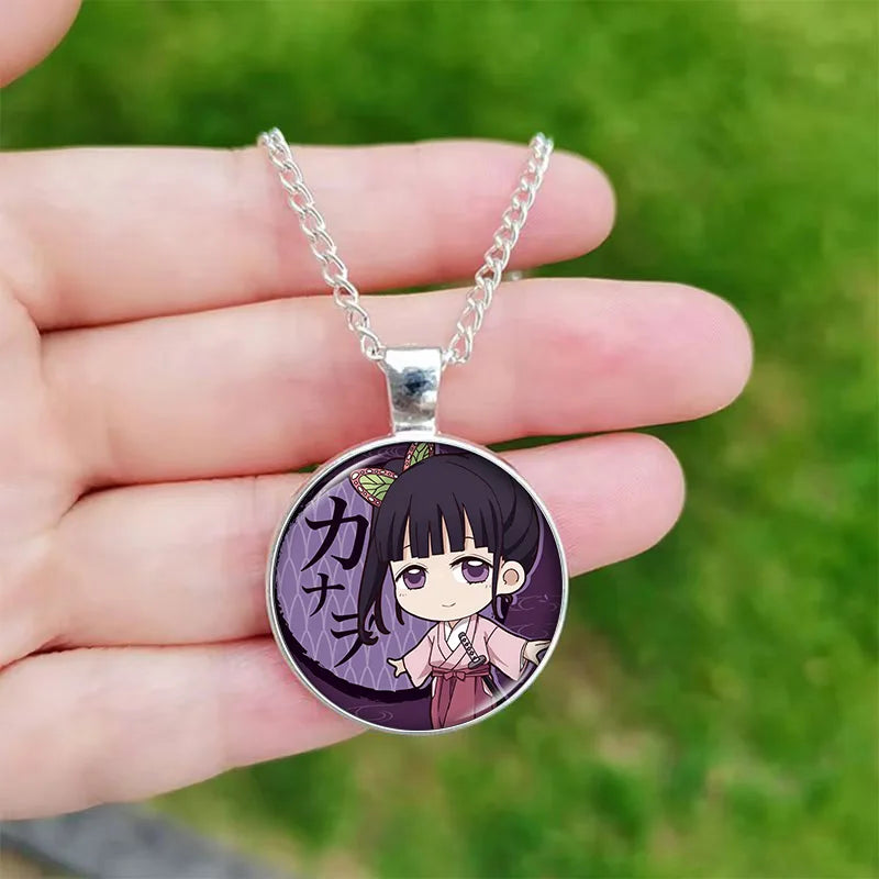 Anime Cosplay Halskette mit rundem Glas Anhänger für Fans und Sammler