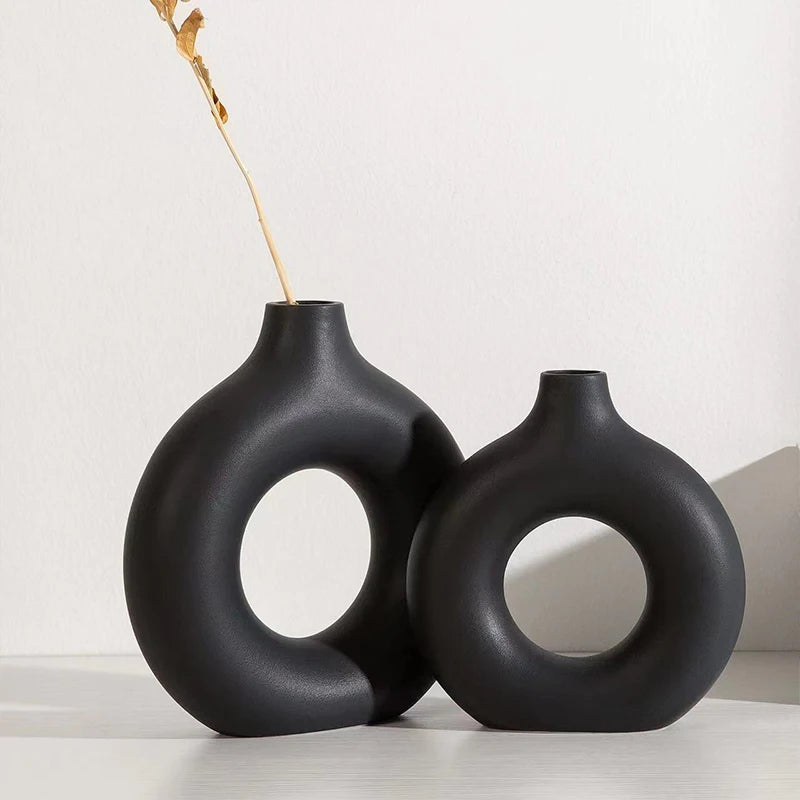 Weiße Kunststoff Vase Dekorative Blumenvase für Wohn- und Tischdekoration