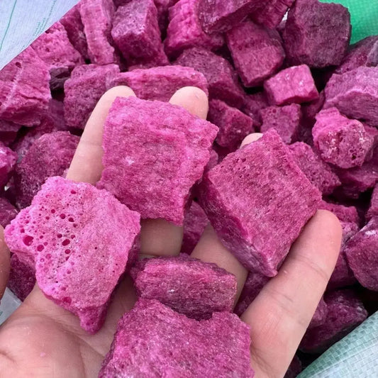 Natürlicher Roter Korund Rohstein - Aromatherapie, Heilstein, Dekoration