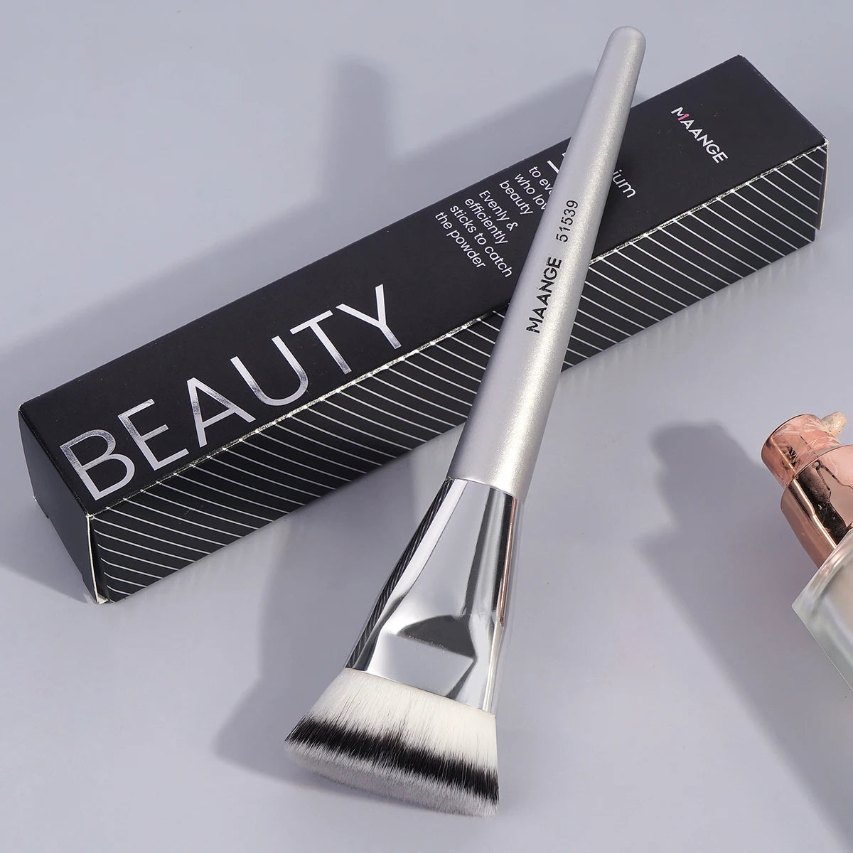 Flacher runder Make-up-Pinsel mit Box – vielseitig, weich - hautfreundlich