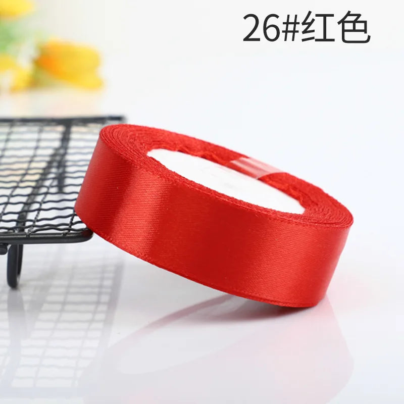 Vielseitige Satinbänder in 10 Farben für festliche Dekorationen