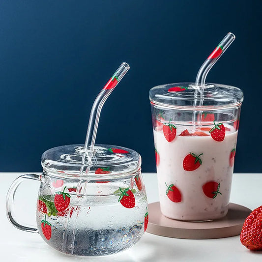 Kawaii Erdbeer-Glasbecher mit Deckel und hitzebeständigem Strohhalm