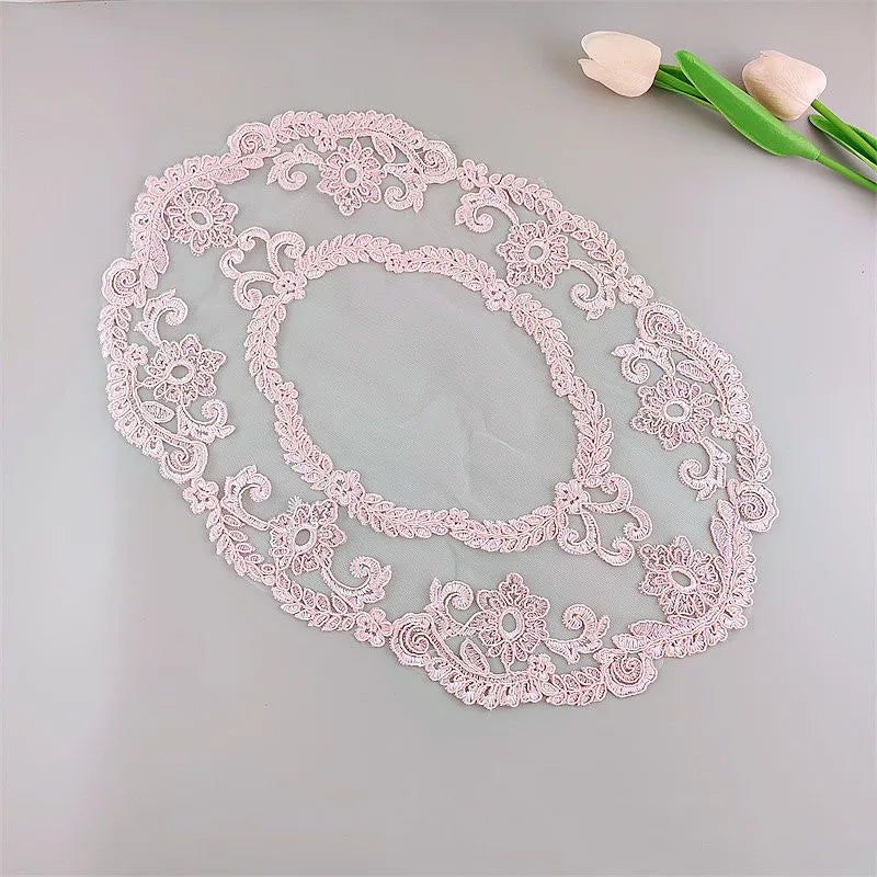 Ovale, bestickte Tischsets im europäischen Stil für festliche Anlässe