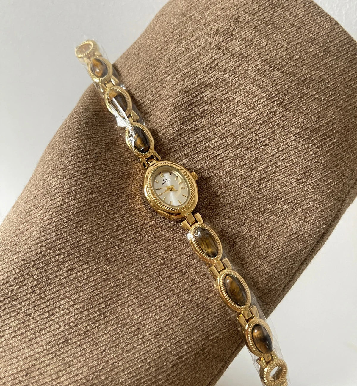 Elegante Damenuhr mit grünem Jade-Quarz Armband und Wasserschutz