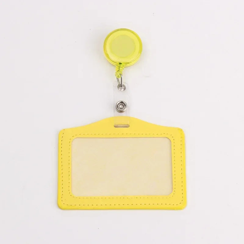 Organisierter Kartenhalter mit einziehbarer Rolle für Ausweise