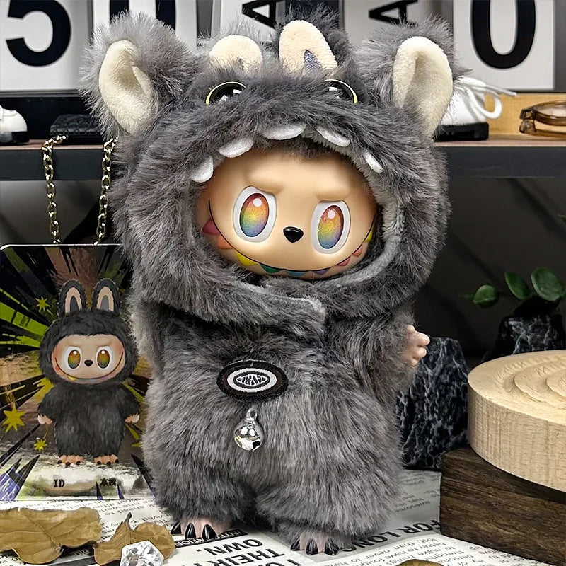 Niedlicher Plüsch-Einteiler Baby-Outfit im Monster Design als Blindbox