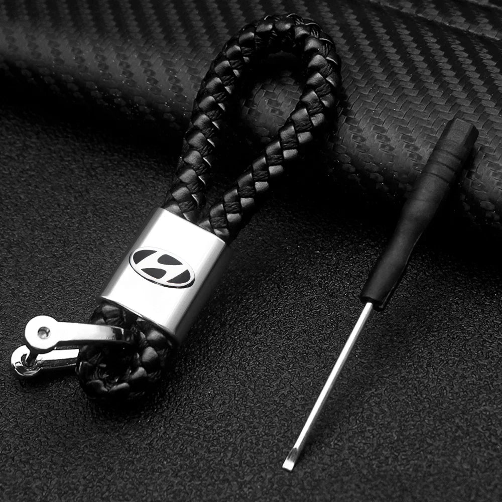Robuster Metall-Leder Schlüsselanhänger mit Hyundai Emblem – Stilvoll - Praktisch