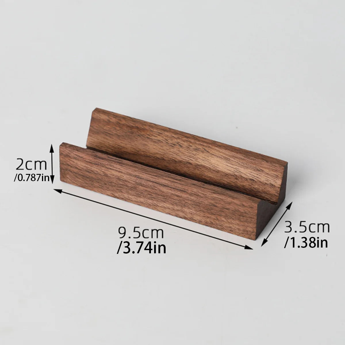 Eleganter Schmuckständer aus Walnussholz zur stilvollen Präsentation