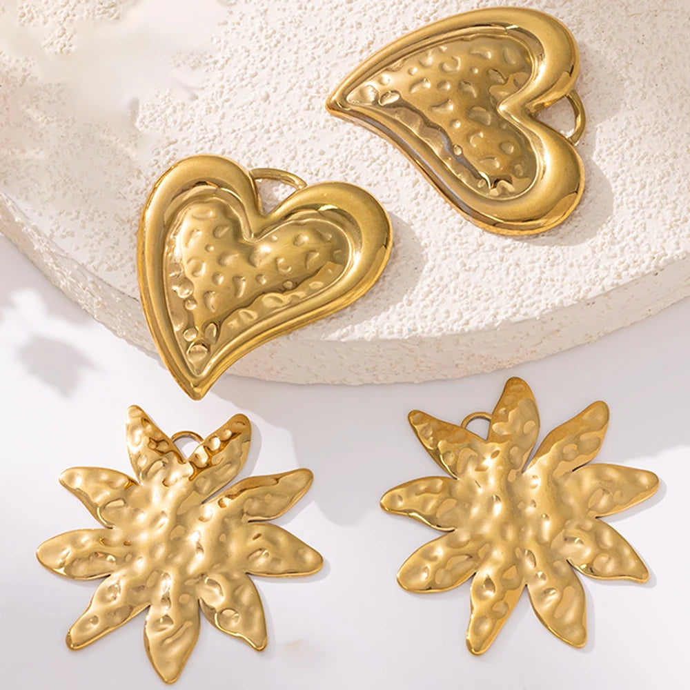 2 Stück goldene Edelstahl Herz Blatt Charms für DIY Schmuckherstellung