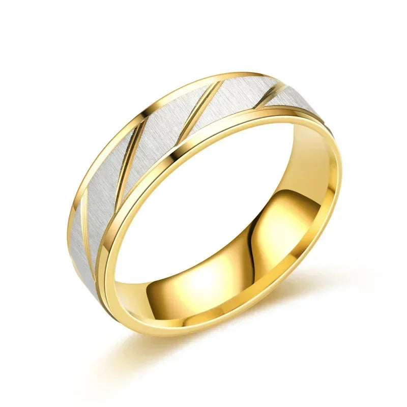 Paar Ringe Edelstahl Goldfarbe mit Wellenmuster Titan Hochzeit Verlobung