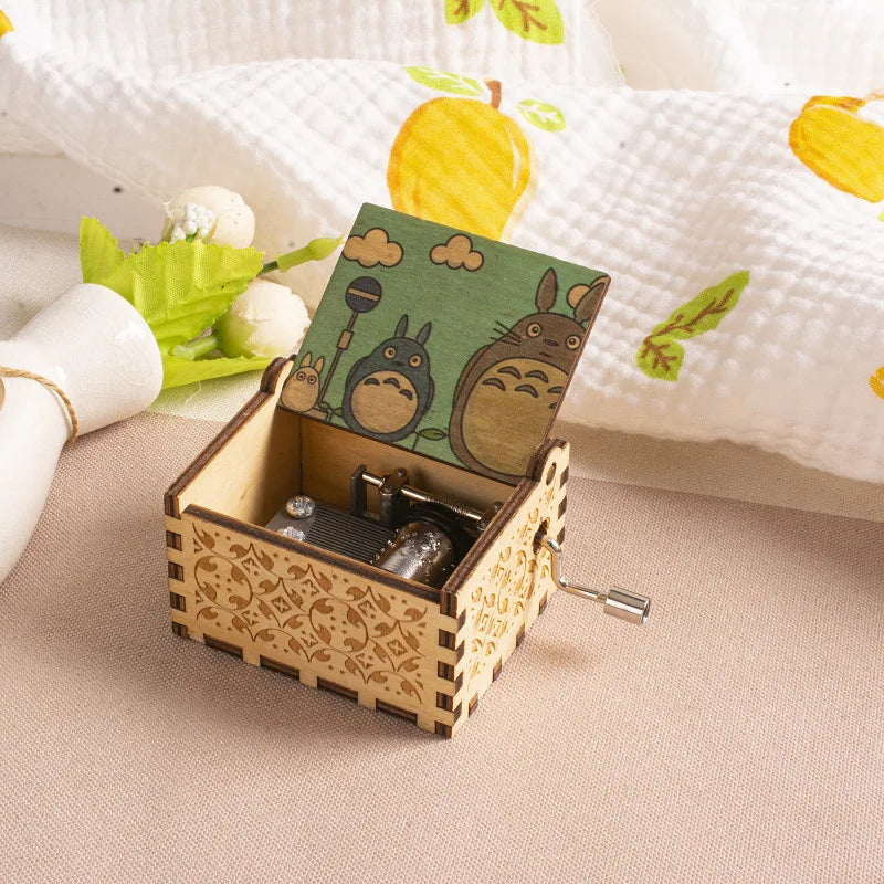Bemalte Holz-Spieluhr mit Handkurbel Luxuriöses Totoro Musikgeschenk