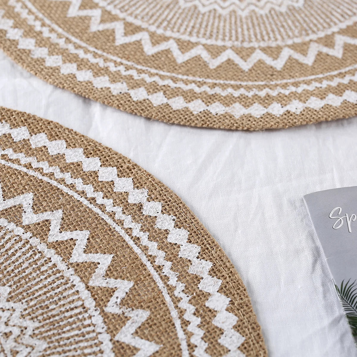 Hitzebeständiges Boho Tischset aus Jute Leinen mit Wellenmuster