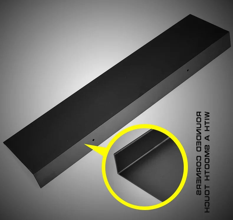 Platzsparendes Bad Regal aus schwarzem Aluminium