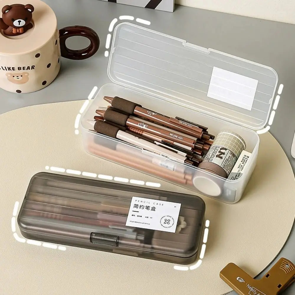 Großes transparentes Schreibwarenetui zur praktischen Aufbewahrung