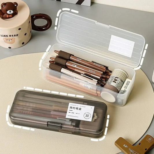 Großes transparentes Schreibwarenetui zur praktischen Aufbewahrung