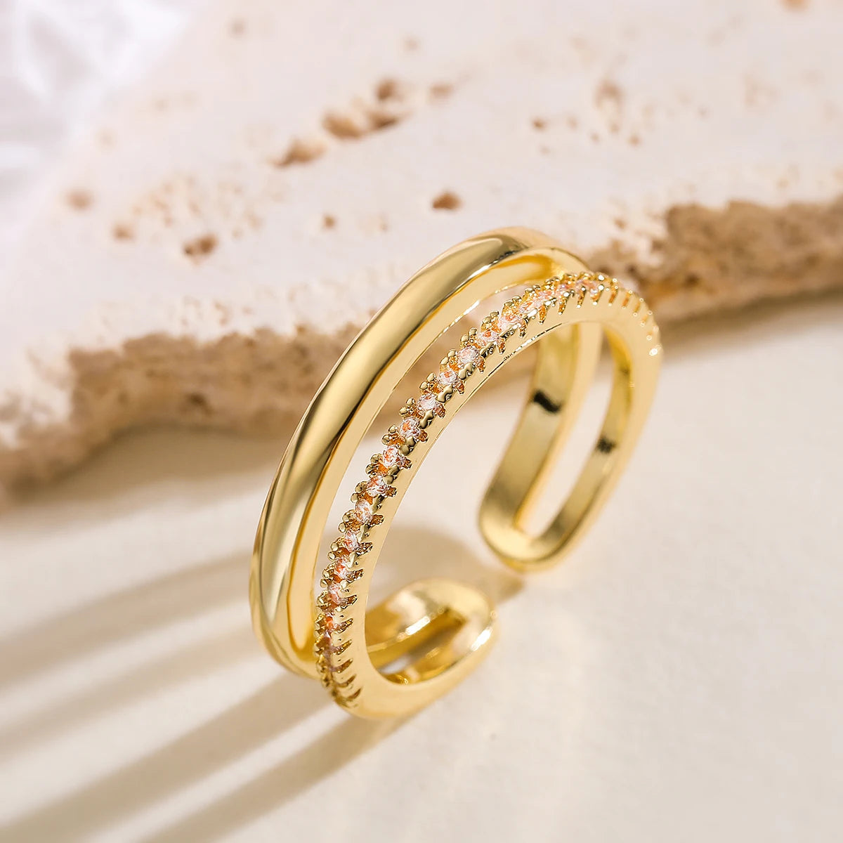 Eleganter Kupfer Ring mit AAA Zirkonia und Geometrischem Design für Frauen