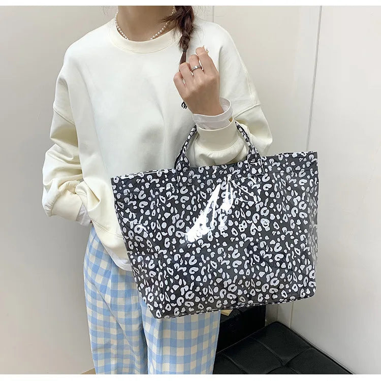 Leichte Damenhandtasche mit großem Fassungsvermögen im Leopardenmuster