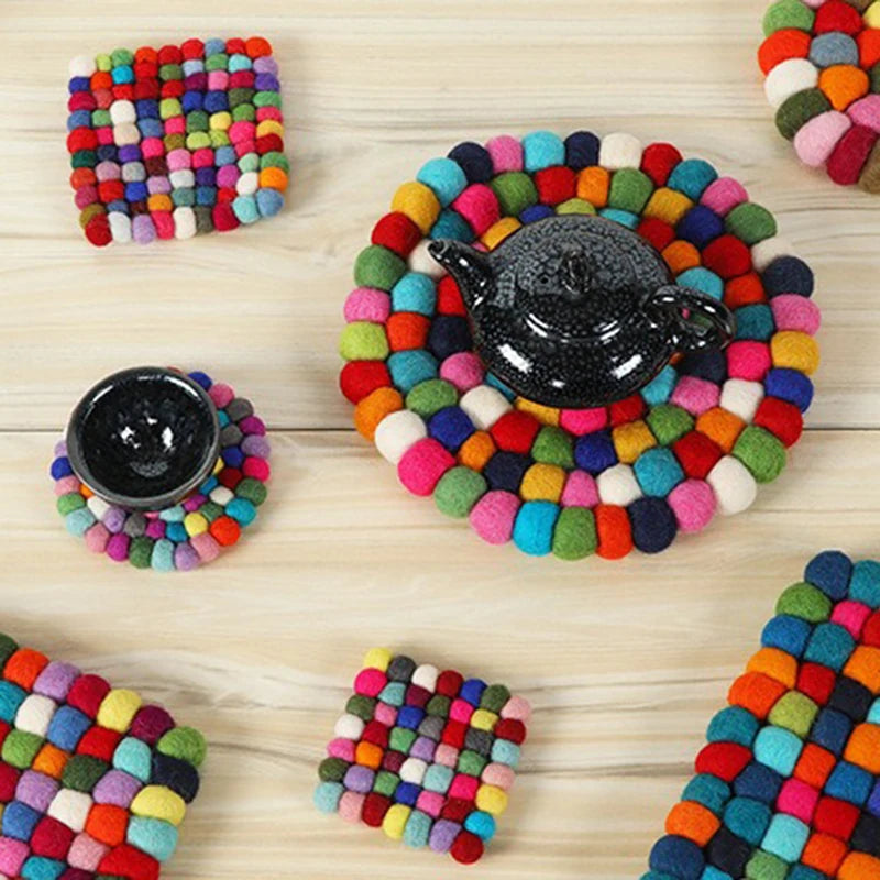 Weiche, farbige Tischuntersetzer aus Wollfilz