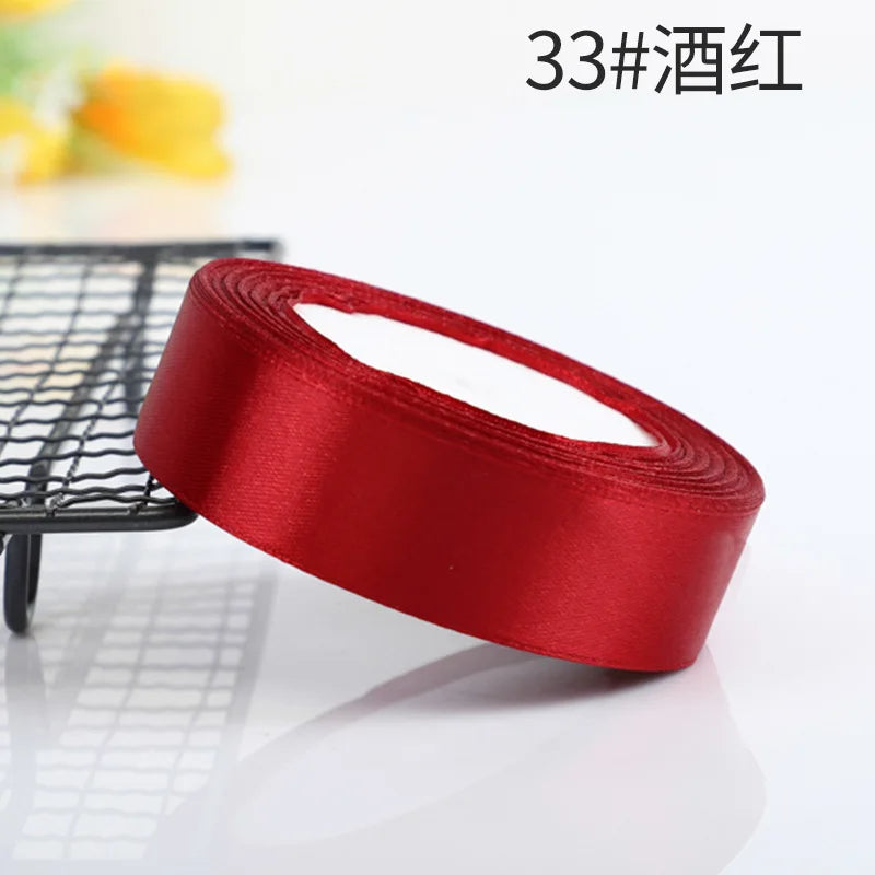 Vielseitige Satinbänder in 10 Farben für festliche Dekorationen