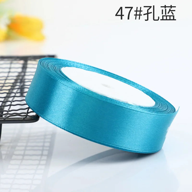 Vielseitige Satinbänder in 10 Farben für festliche Dekorationen