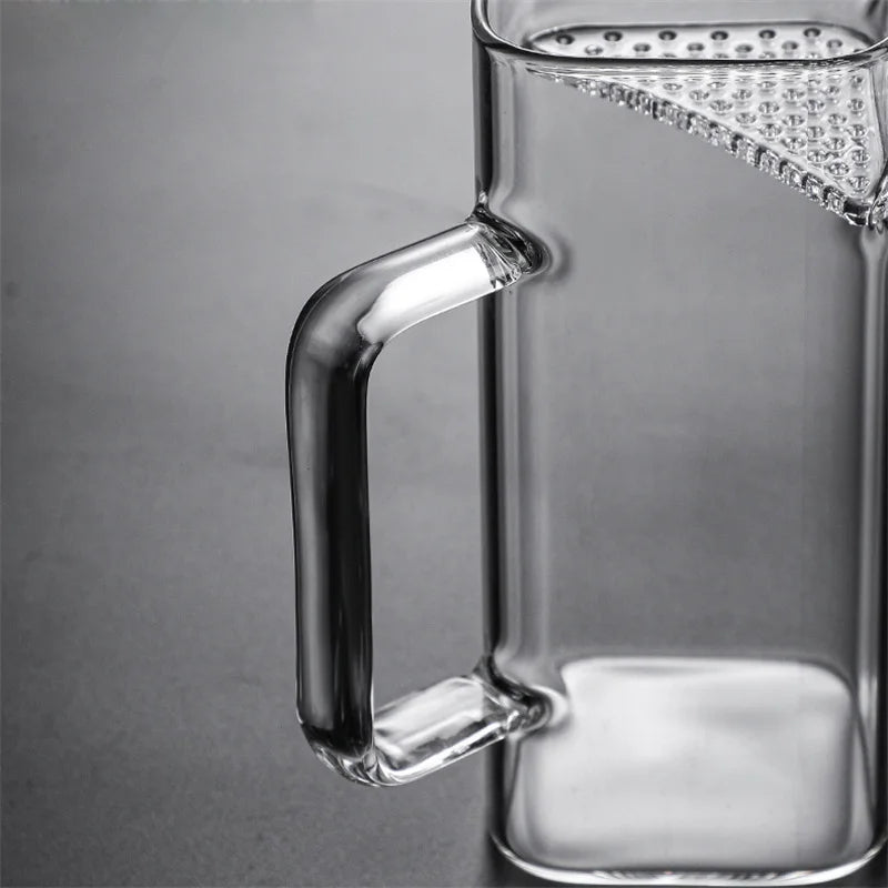 Quadratischer Teekrug aus Borosilikatglas mit Filter und fairer Tasse