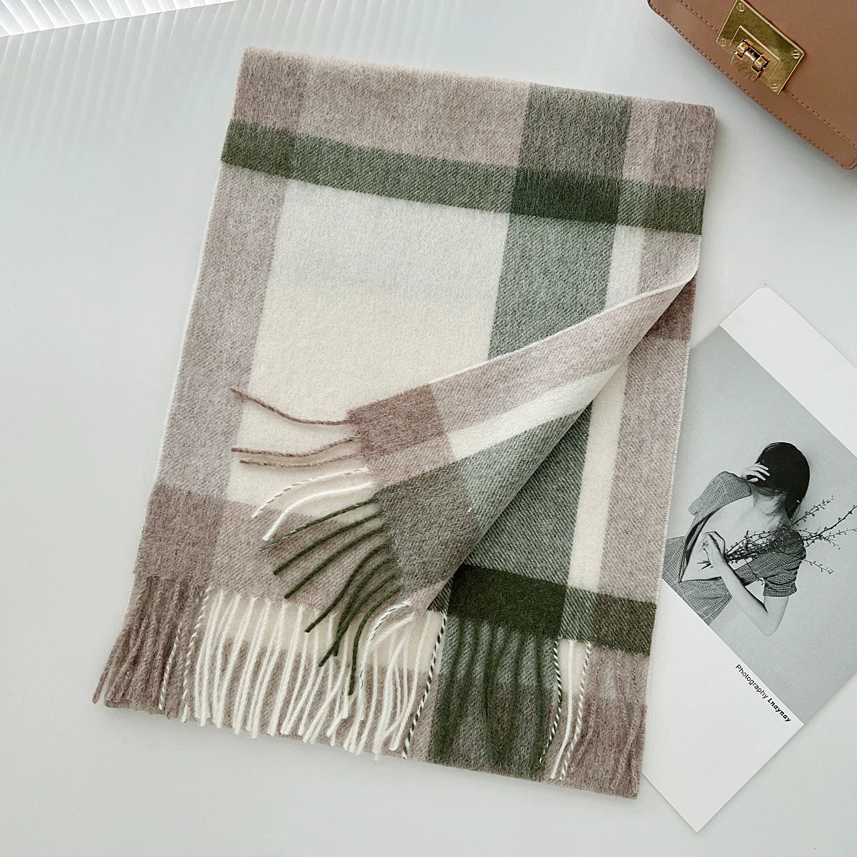 Warmer Wollschal mit klassischem Karomuster für Damen und Herren