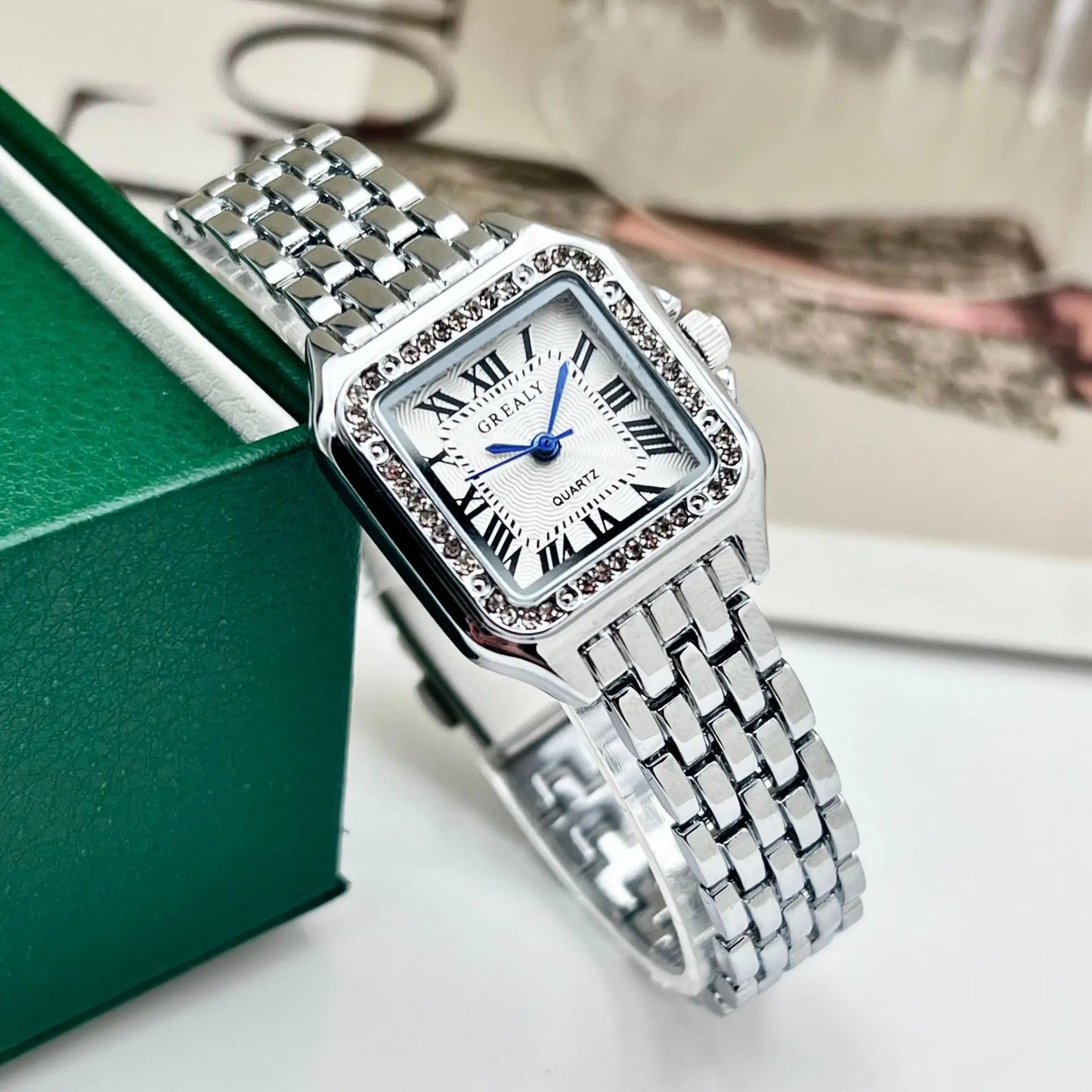 Elegante Damen Quarzuhr mit Edelstahlarmband und römischem Zifferblatt