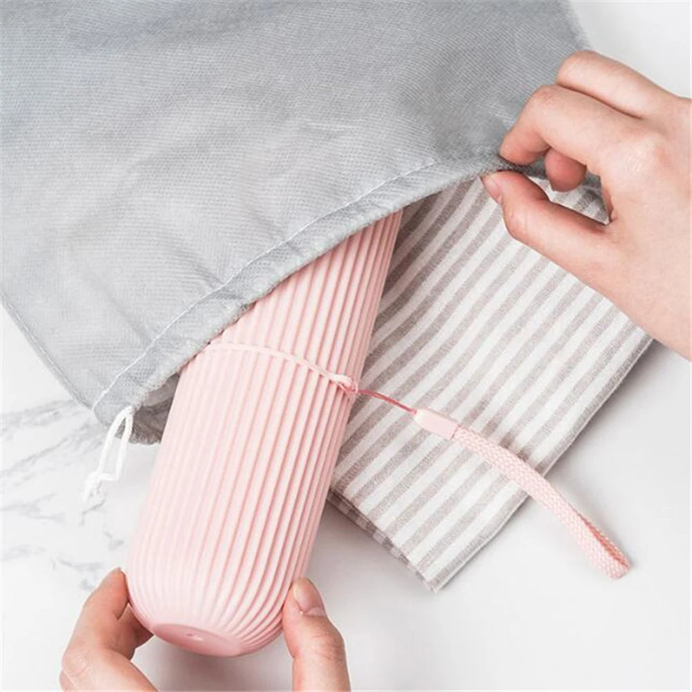 Hygienisch - kompakt: Reise Zahnbürste Box mit vertikalen Streifen, bunt