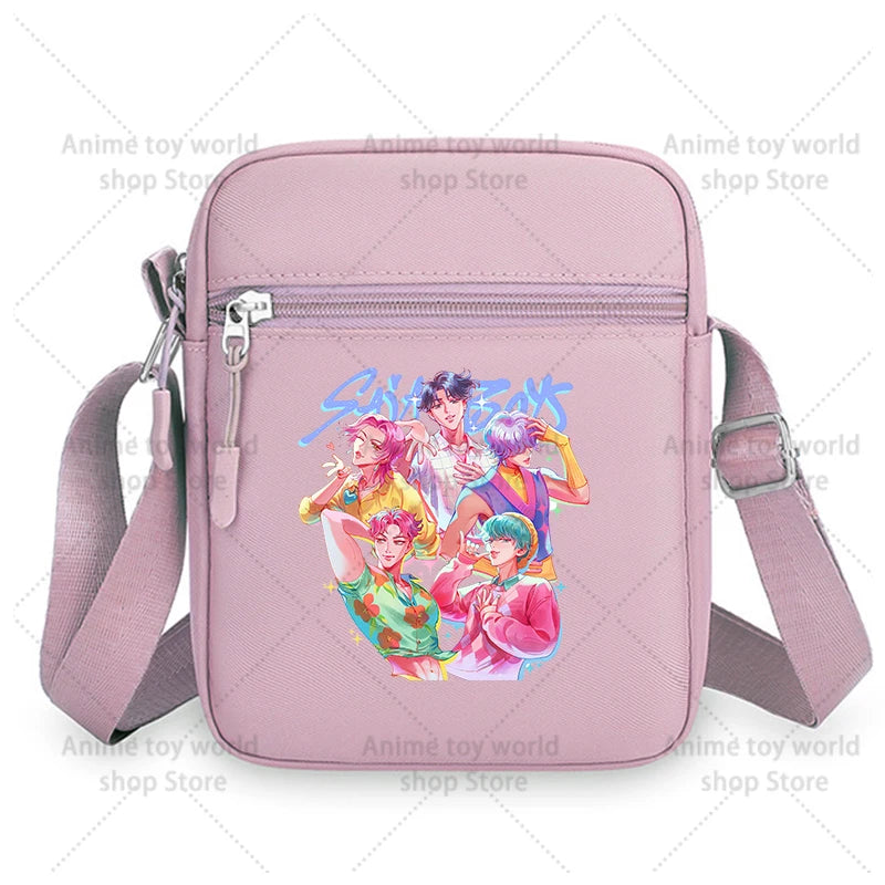 Kompakte Umhängetasche aus Nylon mit trendigem Anime Motiv für Mädchen