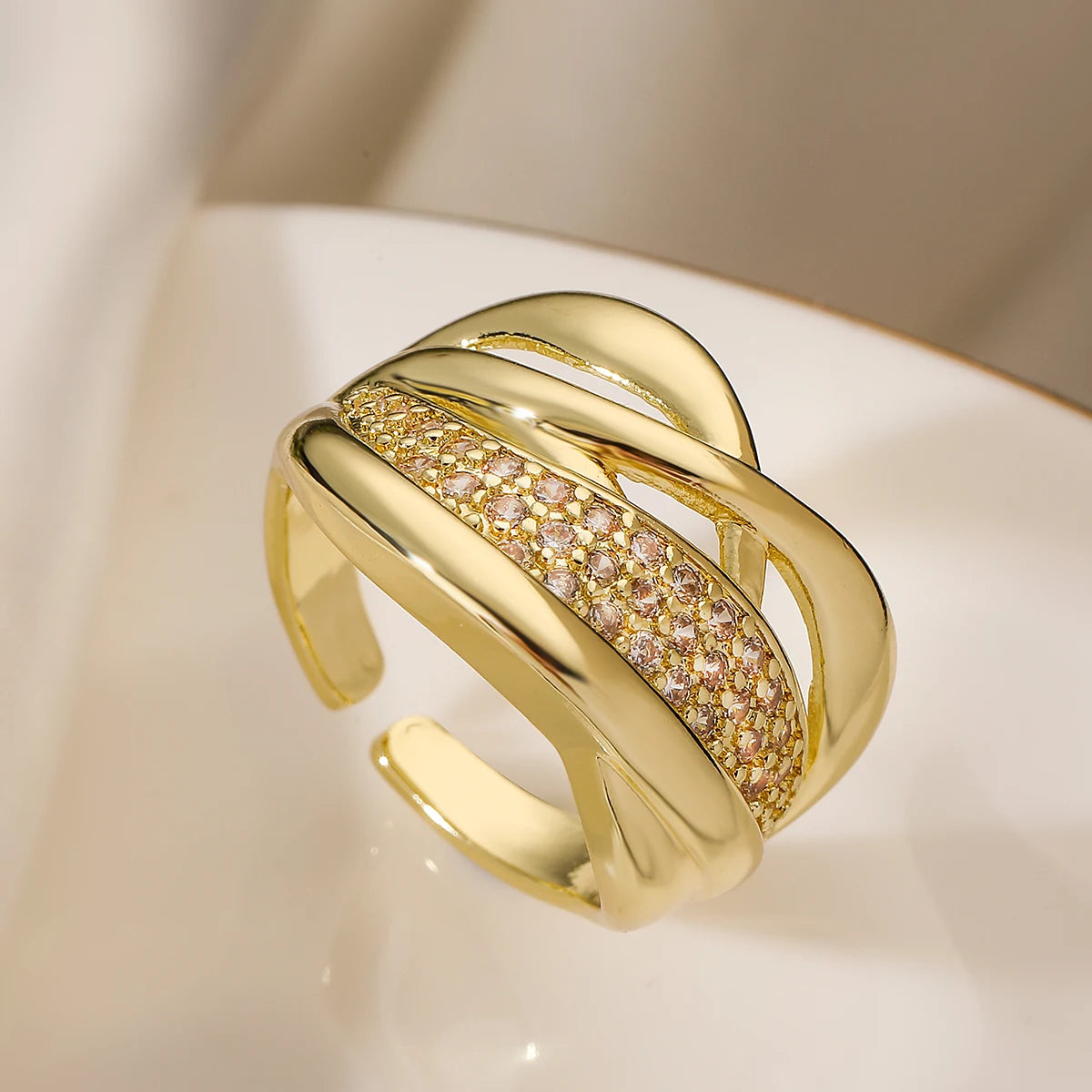 Eleganter Kupfer Ring mit AAA Zirkonia und Geometrischem Design für Frauen